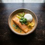 Receta: Salmón en leche de coco